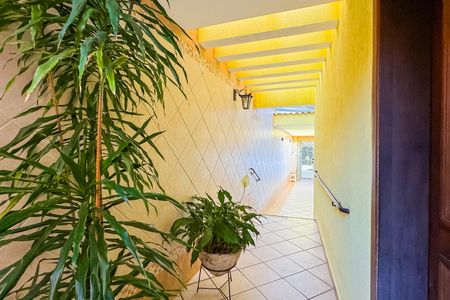 Casa à venda com 227m², 4 quartos e 4 vagas Casa à venda com 227m², 4 quartos e 4 vagasEntrada