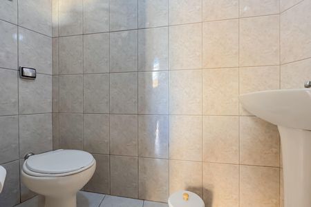 Casa à venda com 227m², 4 quartos e 4 vagas Casa à venda com 227m², 4 quartos e 4 vagasBanheiro da Área Externa