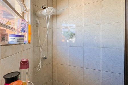 Casa à venda com 227m², 4 quartos e 4 vagas Casa à venda com 227m², 4 quartos e 4 vagasEdícula - Banheiro da Suíte