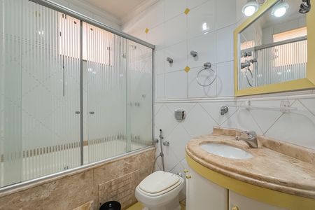 Casa à venda com 227m², 4 quartos e 4 vagas Casa à venda com 227m², 4 quartos e 4 vagasBanheiro da Suíte