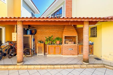 Casa à venda com 227m², 4 quartos e 4 vagas Casa à venda com 227m², 4 quartos e 4 vagasÁrea Externa e Churrasqueira