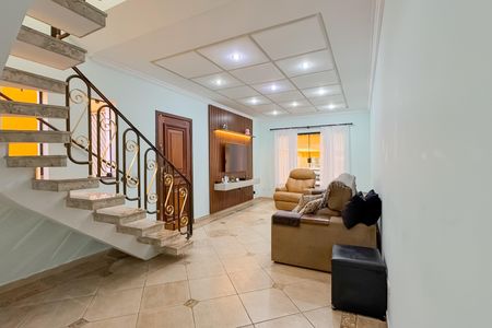 Casa à venda com 227m², 4 quartos e 4 vagas Casa à venda com 227m², 4 quartos e 4 vagasSala