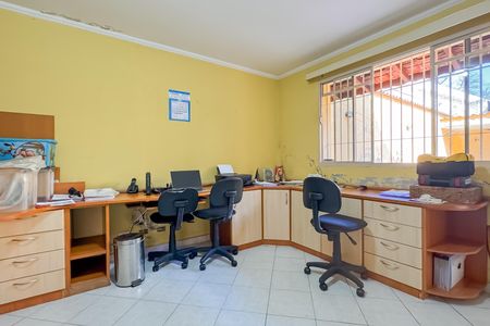 Casa à venda com 227m², 4 quartos e 4 vagas Casa à venda com 227m², 4 quartos e 4 vagasEdícula - Escritório