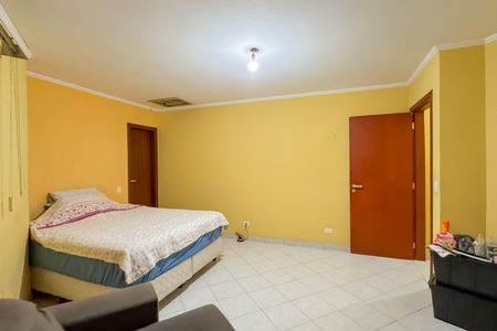 Casa à venda com 227m², 4 quartos e 4 vagas Casa à venda com 227m², 4 quartos e 4 vagasEdícula - Suíte