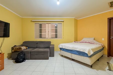 Casa à venda com 227m², 4 quartos e 4 vagas Casa à venda com 227m², 4 quartos e 4 vagasEdícula - Suíte
