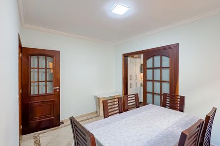 Casa à venda com 227m², 4 quartos e 4 vagas Casa à venda com 227m², 4 quartos e 4 vagasSala de Jantar