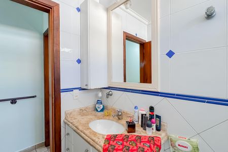 Casa à venda com 227m², 4 quartos e 4 vagas Casa à venda com 227m², 4 quartos e 4 vagasBanheiro Social