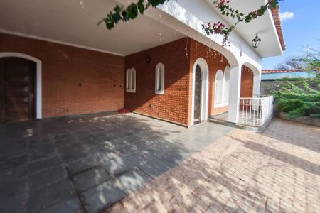 Casa à venda com 197m², 3 quartos e 1 vaga Casa à venda com 197m², 3 quartos e 1 vagaQuintal