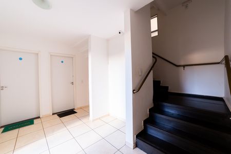 Apartamento à venda com 45m², 2 quartos e 1 vaga Apartamento à venda com 45m², 2 quartos e 1 vagaEscada