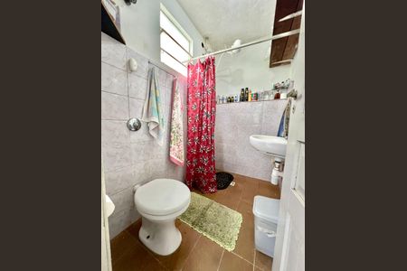 Casa à venda com 360m², 3 quartos e 3 vagas Casa à venda com 360m², 3 quartos e 3 vagasBanheiro Casa 2