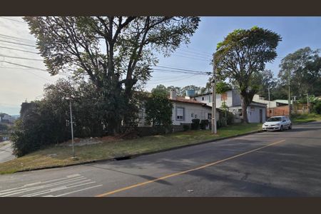 Casa à venda com 200m², 3 quartos e 3 vagas Casa à venda com 200m², 3 quartos e 3 vagasFachada