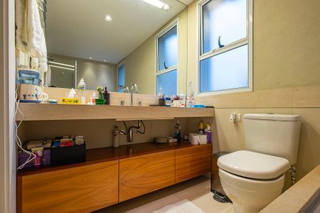 Apartamento à venda com 223m², 3 quartos e 4 vagasSuíte 1 - Banheiro 