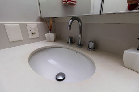 Apartamento à venda com 50m², 2 quartos e 2 vagas Apartamento à venda com 50m², 2 quartos e 2 vagasBanheiro 1