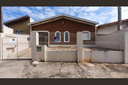 Casa à venda com 120m², 4 quartos e 3 vagas Casa à venda com 120m², 4 quartos e 3 vagasFachada