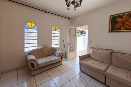 Casa à venda com 120m², 4 quartos e 3 vagas Casa à venda com 120m², 4 quartos e 3 vagasSala