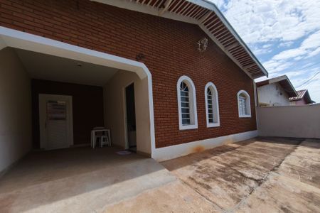 Casa à venda com 120m², 4 quartos e 3 vagas Casa à venda com 120m², 4 quartos e 3 vagasQuintal - Garagem