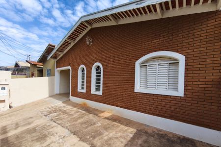 Casa à venda com 120m², 4 quartos e 3 vagas Casa à venda com 120m², 4 quartos e 3 vagasQuintal - Garagem