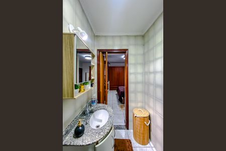 Casa à venda com 95m², 2 quartos e 2 vagasBanheiro da Suíte 1