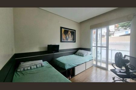 Casa à venda com 340m², 4 quartos e 6 vagas Casa à venda com 340m², 4 quartos e 6 vagasQuarto