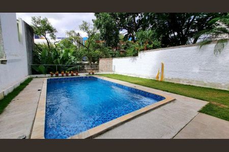Casa à venda com 340m², 4 quartos e 6 vagas