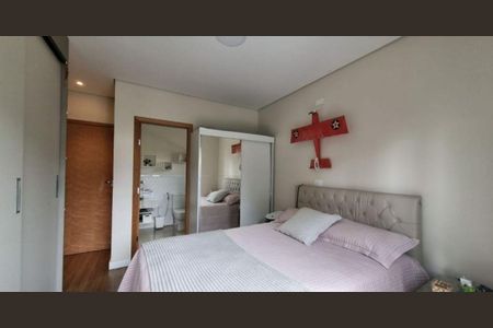 Casa à venda com 340m², 4 quartos e 6 vagas Casa à venda com 340m², 4 quartos e 6 vagasQuarto