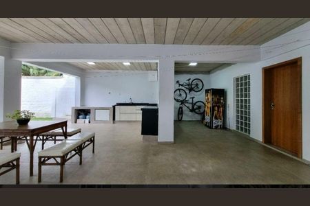 Casa à venda com 340m², 4 quartos e 6 vagas