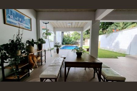 Casa à venda com 340m², 4 quartos e 6 vagas