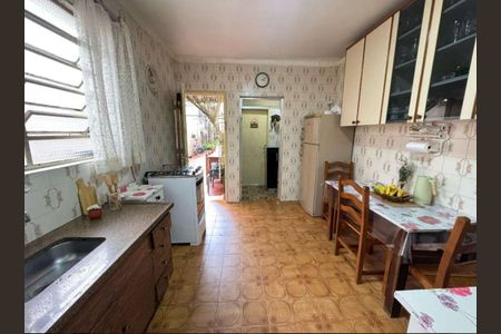 Casa à venda com 300m², 2 quartos e 2 vagas Casa à venda com 300m², 2 quartos e 2 vagasCozinha