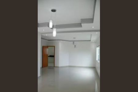 Casa à venda com 300m², 3 quartos e 2 vagas Casa à venda com 300m², 3 quartos e 2 vagasSala