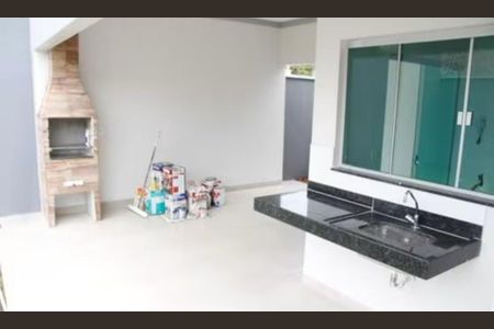 Casa à venda com 300m², 3 quartos e 2 vagas Casa à venda com 300m², 3 quartos e 2 vagasChurrasqueira