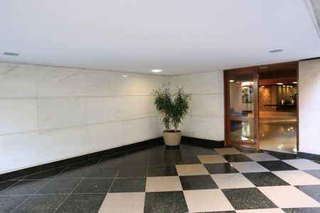 Apartamento à venda com 260m², 4 quartos e 3 vagasEntrada