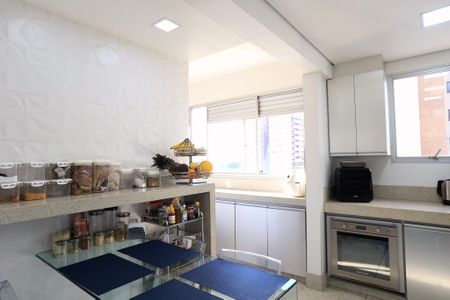 Apartamento à venda com 260m², 4 quartos e 3 vagasCozinha