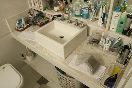 Apartamento à venda com 213m², 3 quartos e 3 vagasBanheiro da Suíte 2