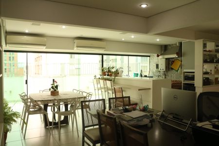 Apartamento à venda com 213m², 3 quartos e 3 vagasCobertura - Sala e Cozinha Integrada