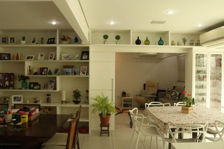 Apartamento à venda com 213m², 3 quartos e 3 vagasCobertura - Sala e Cozinha Integrada