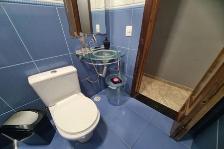 Casa à venda com 190m², 3 quartos e 3 vagas Casa à venda com 190m², 3 quartos e 3 vagasBanheiro