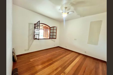 Casa à venda com 392m², 4 quartos e 2 vagas