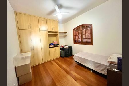 Casa à venda com 392m², 4 quartos e 2 vagas