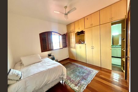 Casa à venda com 392m², 4 quartos e 2 vagas