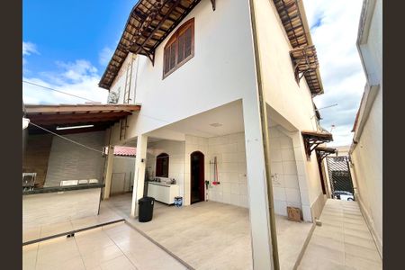 Casa à venda com 392m², 4 quartos e 2 vagas