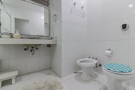 Apartamento à venda com 215m², 4 quartos e 1 vaga Apartamento à venda com 215m², 4 quartos e 1 vagaBanheiro Social