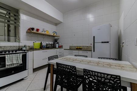 Apartamento à venda com 215m², 4 quartos e 1 vaga Apartamento à venda com 215m², 4 quartos e 1 vagaCozinha
