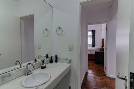 Apartamento à venda com 215m², 4 quartos e 1 vaga Apartamento à venda com 215m², 4 quartos e 1 vagaLavabo Sala de TV