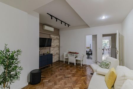 Apartamento à venda com 215m², 4 quartos e 1 vaga Apartamento à venda com 215m², 4 quartos e 1 vagaSala de TV