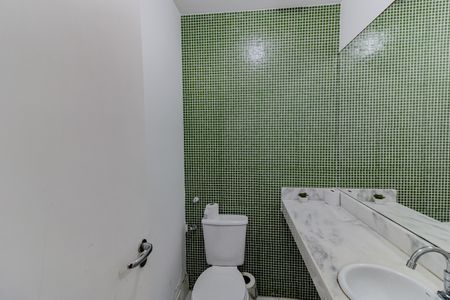 Apartamento à venda com 215m², 4 quartos e 1 vaga Apartamento à venda com 215m², 4 quartos e 1 vagaLavabo Sala de TV
