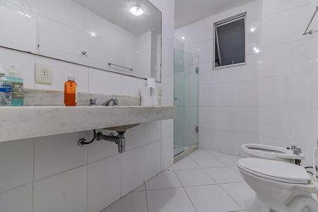 Apartamento à venda com 215m², 4 quartos e 1 vaga Apartamento à venda com 215m², 4 quartos e 1 vagaBanheiro do Quarto 1