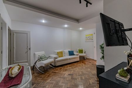 Apartamento à venda com 215m², 4 quartos e 1 vaga Apartamento à venda com 215m², 4 quartos e 1 vagaSala de TV