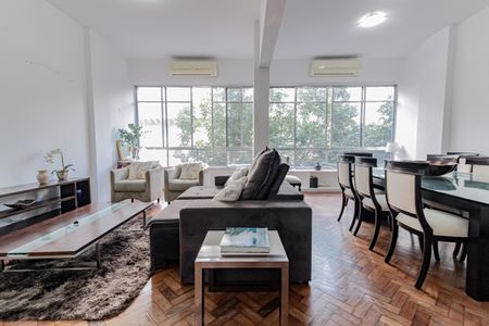 Apartamento à venda com 215m², 4 quartos e 1 vaga Apartamento à venda com 215m², 4 quartos e 1 vagaSala