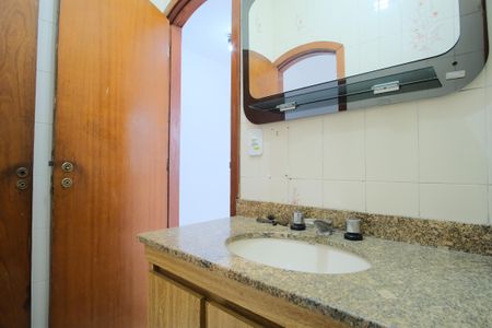 Casa à venda com 250m², 3 quartos e 4 vagasBanheiro da Suíte americana 1 e 2