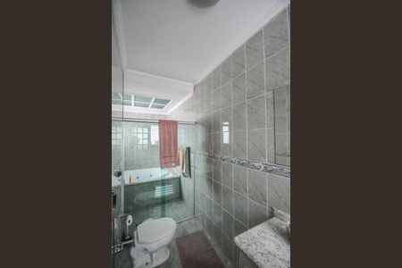 Casa à venda com 297m², 3 quartos e 5 vagasBanheiro da Suíte 2